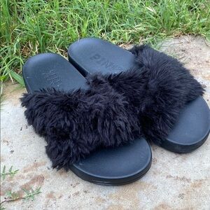 Victoria's Secret PINK Faux Fur Crisscross Slides Black Medium 7/8 puffy straps